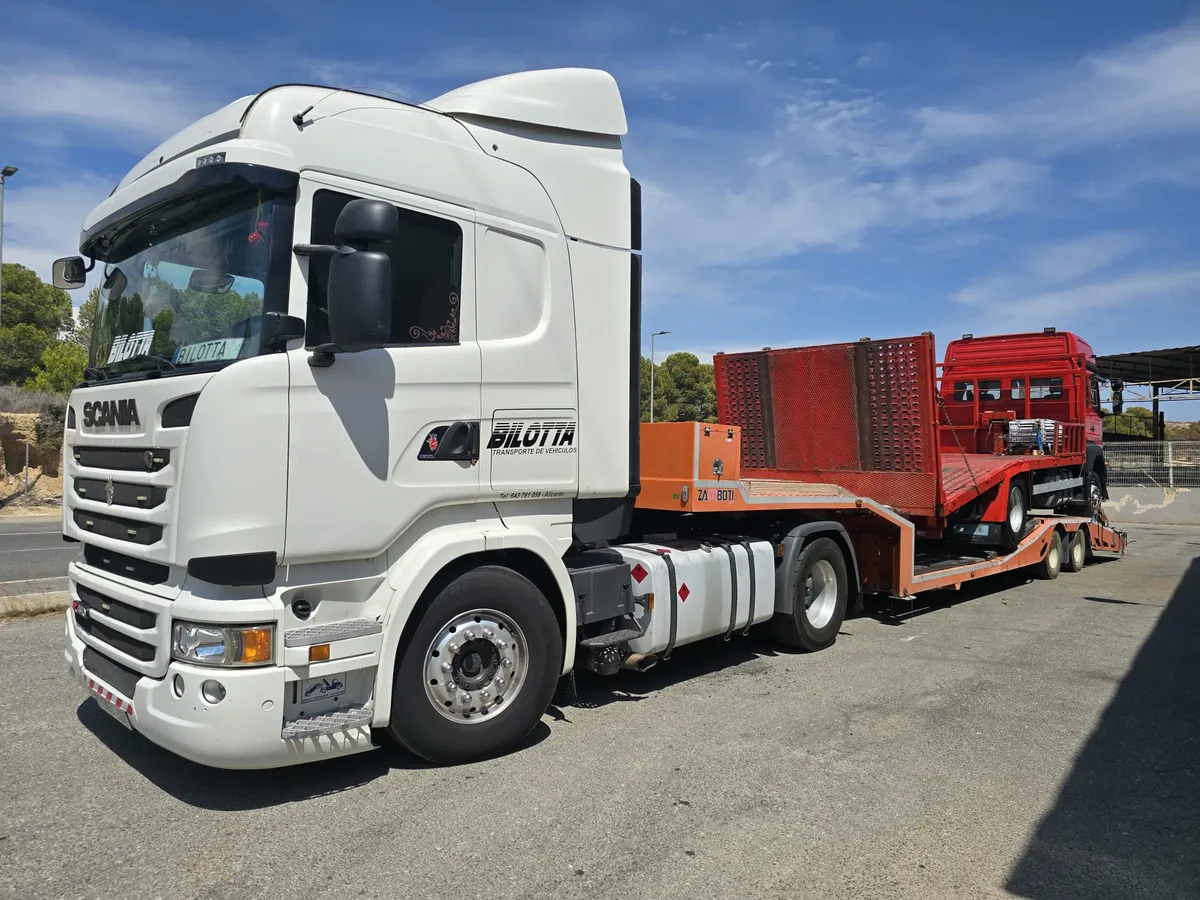 Motorhome being transported on a Bilotta truck
